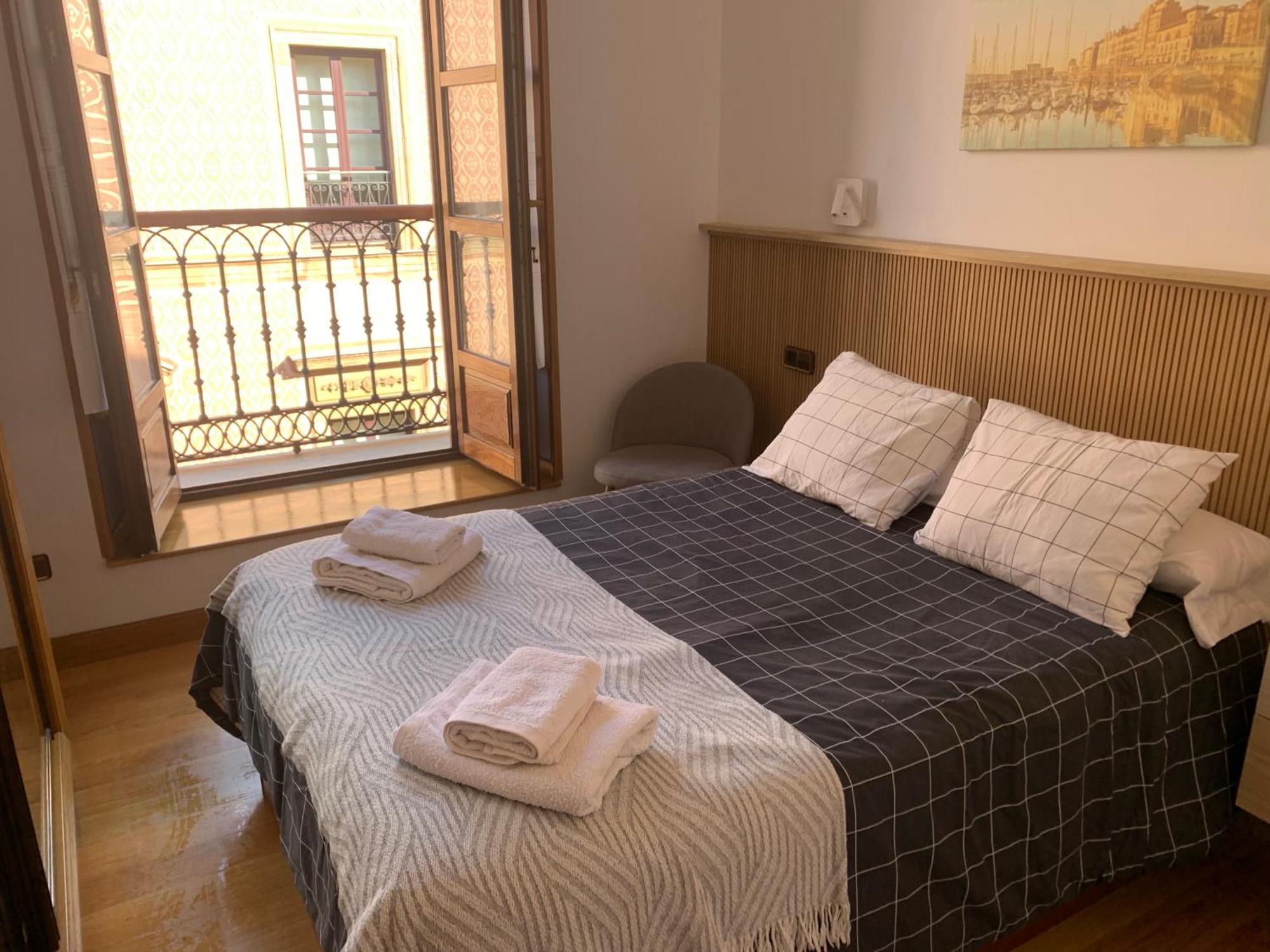 Moderno piso en la plaza mayor de Gijón Habitación foto